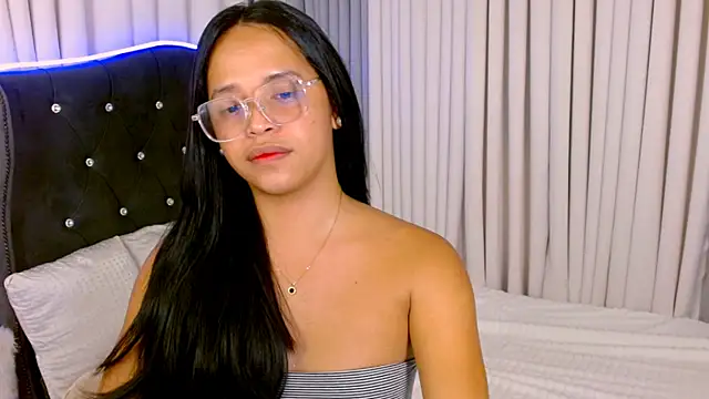 Lorainnelustts online show from 7, 10, 2025