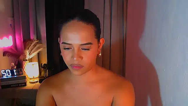 Lorainnelustts online show from 17, 12, 2025