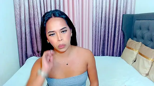 Lorainnelustts online show from 10, 11, 2025