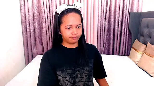 Lorainnelustts online show from 28, 10, 2025