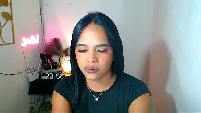 Lorainnelustts online show from 9, 3, 2026