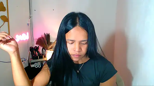 Lorainnelustts online show from 2, 3, 2026