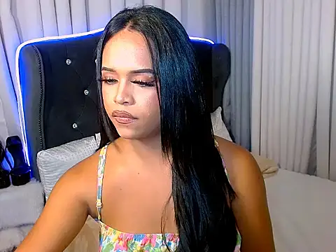 Lorainnelustts online show from 10, 10, 2025