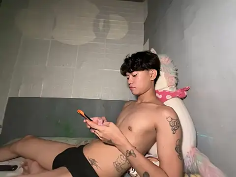 ur little secret online show from 22, 4, 2026