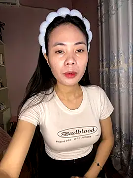 Snapshot of Dau-Tayy chatting on 13, 11, 2025 Dau-Tayy online show from 13, 11, 2025