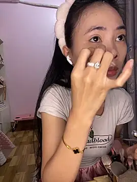 Snapshot of Dau-Tayy chatting on 1, 12, 2025 Dau-Tayy online show from 1, 12, 2025