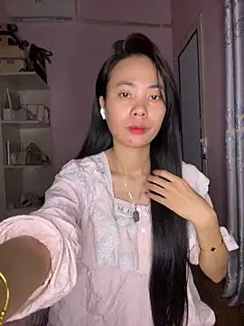 Snapshot of Dau-Tayy chatting on 12, 10, 2025 Dau-Tayy online show from 12, 10, 2025