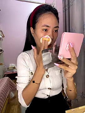 Snapshot of Dau-Tayy chatting on 5, 11, 2025 Dau-Tayy online show from 5, 11, 2025