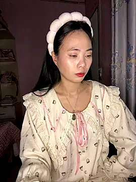 Snapshot of Dau-Tayy chatting on 28, 11, 2025 Dau-Tayy online show from 28, 11, 2025