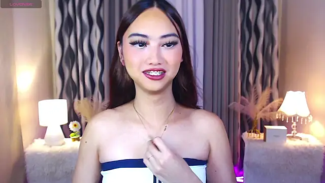 Kiah Wyatt online show from 5, 11, 2025