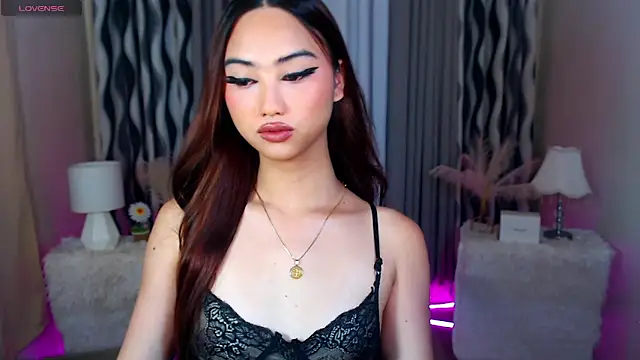 Kiah Wyatt online show from 8, 11, 2025