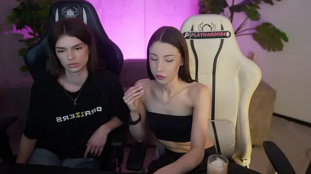 Selena Glow online show from 25, 3, 2026