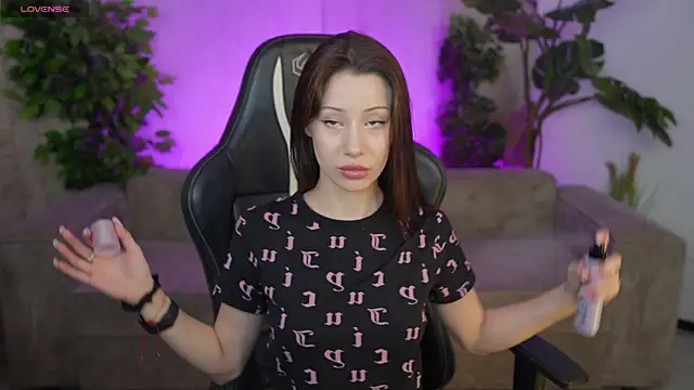 Selena Glow online show from 6, 10, 2025