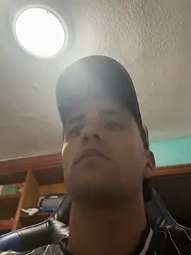 Snapshot of aavrdvh33 chatting on 12, 10, 2025 aavrdvh33 online show from 12, 10, 2025