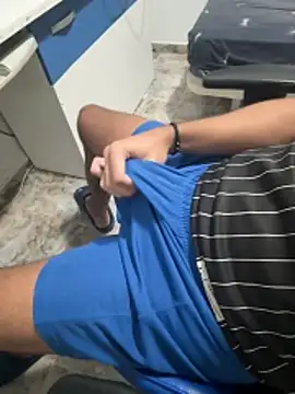 Snapshot of aavrdvh33 chatting on 27, 10, 2025 aavrdvh33 online show from 27, 10, 2025