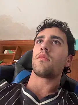 Snapshot of aavrdvh33 chatting on 13, 11, 2025 aavrdvh33 online show from 13, 11, 2025