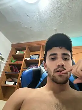 Snapshot of aavrdvh33 chatting on 5, 11, 2025 aavrdvh33 online show from 5, 11, 2025