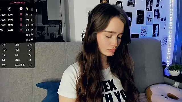 lovelyalivia online show from 2, 12, 2025