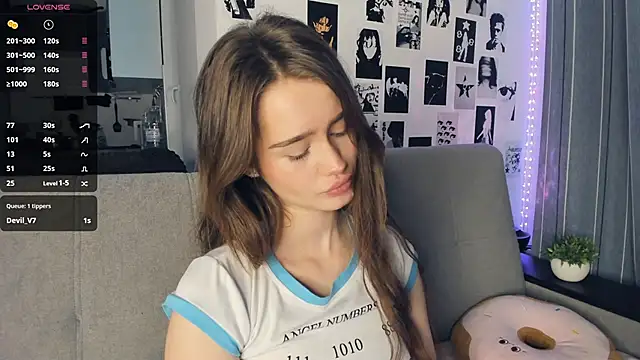 lovelyalivia online show from 11, 11, 2025