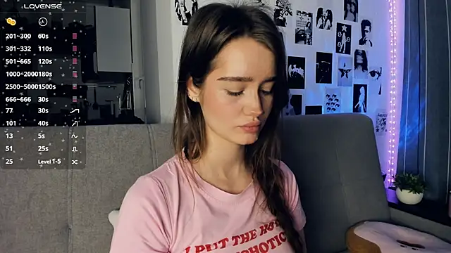 lovelyalivia online show from 5, 12, 2025