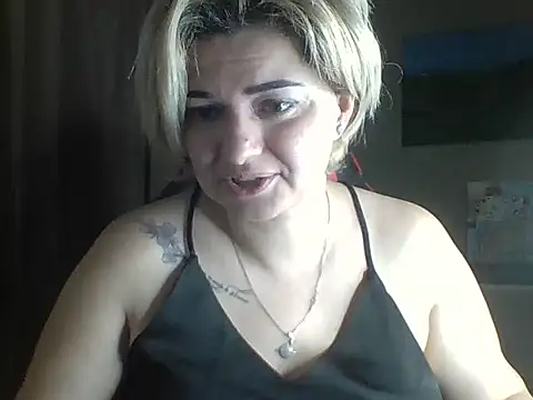 Snapshot of Wymini chatting on 3, 10, 2025 Wymini online show from 3, 10, 2025
