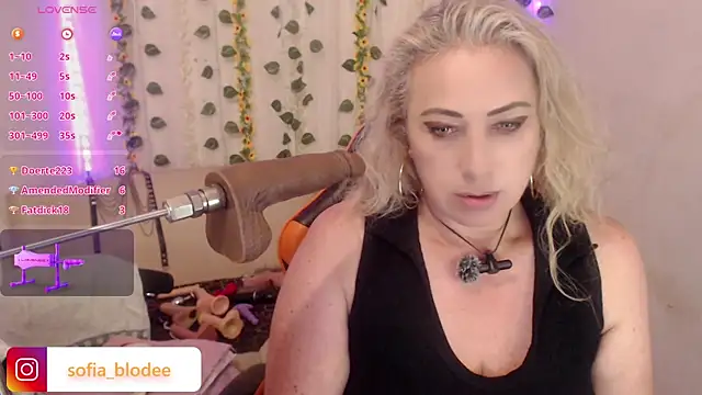 Snapshot of sofiacurvy_45 chatting on 27, 5, 2026 sofiacurvy 45 online show from 27, 5, 2026