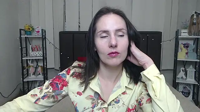 KarinaSwann online show from 23, 9, 2025