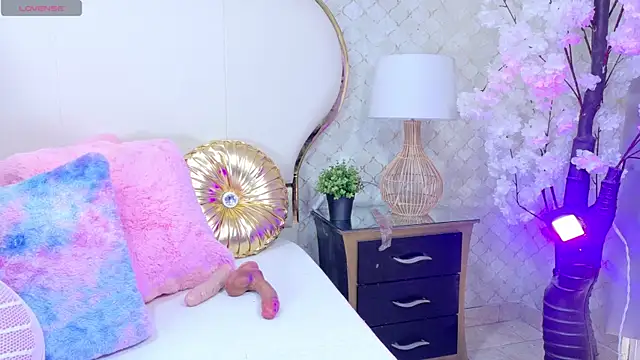 Mhia Sweet  online show from 11, 4, 2026