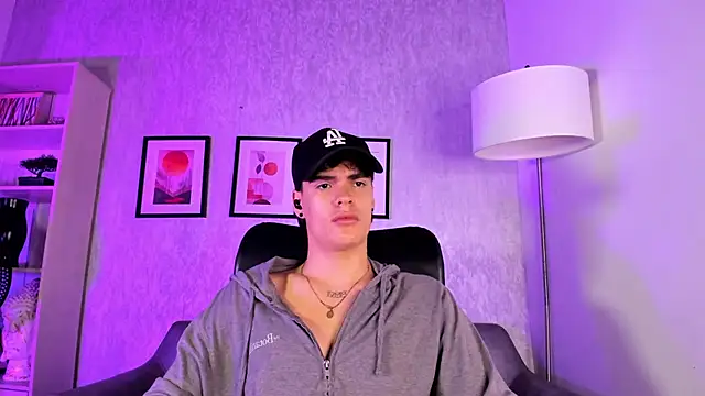 Snapshot of BenitoSaenz chatting on 3, 11, 2025 BenitoSaenz online show from 3, 11, 2025