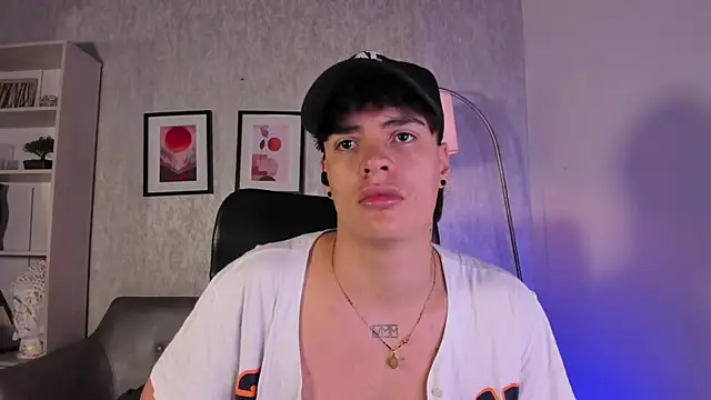 Snapshot of BenitoSaenz chatting on 9, 11, 2025 BenitoSaenz online show from 9, 11, 2025