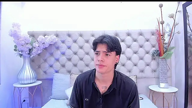 Snapshot of BenitoSaenz chatting on 19, 11, 2025 BenitoSaenz online show from 19, 11, 2025