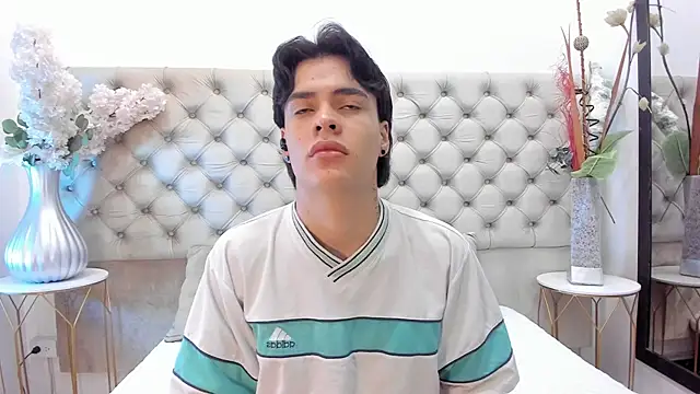 Snapshot of BenitoSaenz chatting on 25, 11, 2025 BenitoSaenz online show from 25, 11, 2025