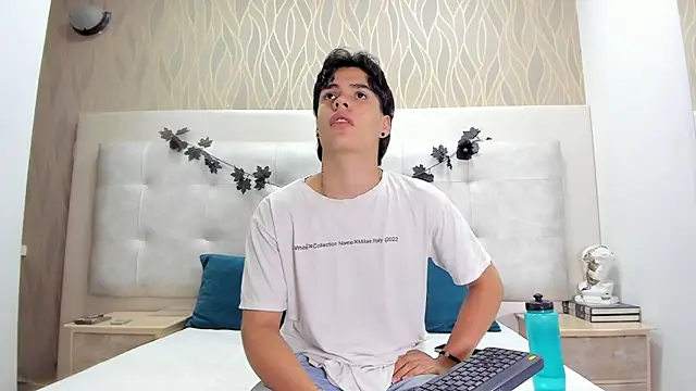 Snapshot of BenitoSaenz chatting on 21, 11, 2025 BenitoSaenz online show from 21, 11, 2025