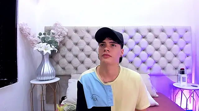 Snapshot of BenitoSaenz chatting on 21, 10, 2025 BenitoSaenz online show from 21, 10, 2025