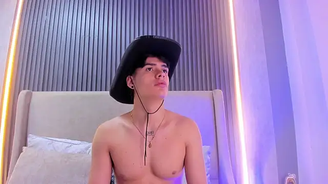 Snapshot of BenitoSaenz chatting on 10, 11, 2025 BenitoSaenz online show from 10, 11, 2025