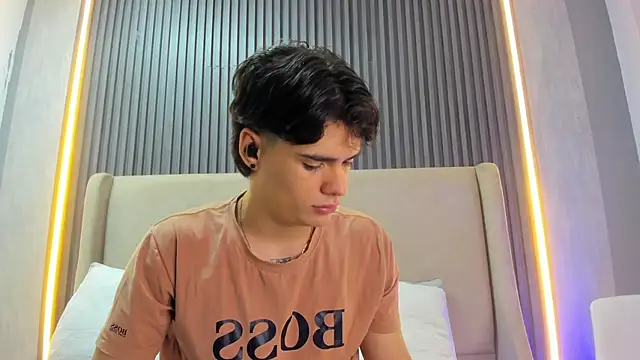 Snapshot of BenitoSaenz chatting on 11, 11, 2025 BenitoSaenz online show from 11, 11, 2025