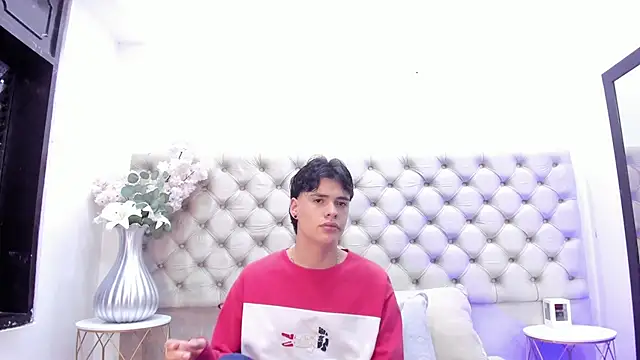 Snapshot of BenitoSaenz chatting on 6, 11, 2025 BenitoSaenz online show from 6, 11, 2025