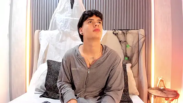 Snapshot of BenitoSaenz chatting on 22, 10, 2025 BenitoSaenz online show from 22, 10, 2025