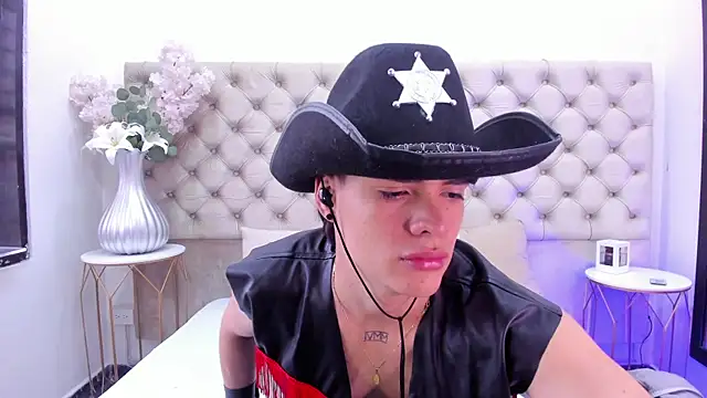 Snapshot of BenitoSaenz chatting on 31, 10, 2025 BenitoSaenz online show from 31, 10, 2025