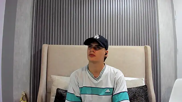 Snapshot of BenitoSaenz chatting on 18, 10, 2025 BenitoSaenz online show from 18, 10, 2025