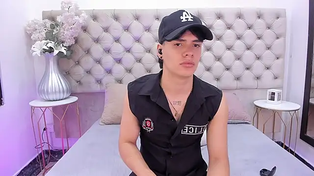 Snapshot of BenitoSaenz chatting on 13, 11, 2025 BenitoSaenz online show from 13, 11, 2025