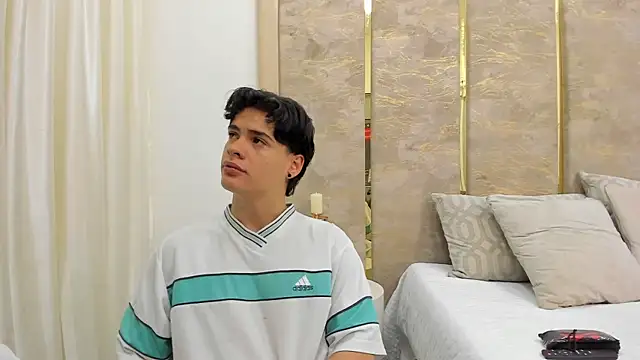 Snapshot of BenitoSaenz chatting on 8, 10, 2025 BenitoSaenz online show from 8, 10, 2025