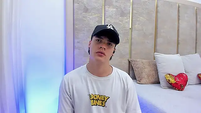 Snapshot of BenitoSaenz chatting on 17, 10, 2025 BenitoSaenz online show from 17, 10, 2025