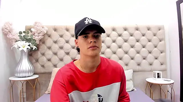 Snapshot of BenitoSaenz chatting on 30, 10, 2025 BenitoSaenz online show from 30, 10, 2025