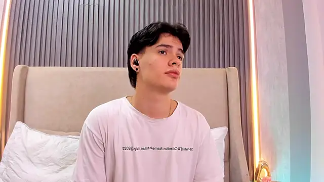 Snapshot of BenitoSaenz chatting on 14, 11, 2025 BenitoSaenz online show from 14, 11, 2025