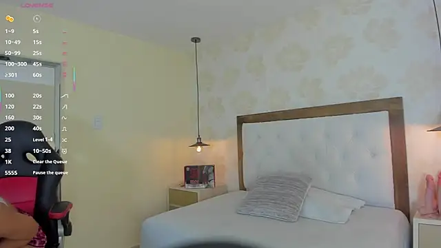 Snapshot of IRISCLARK1 chatting on 8, 11, 2025 IRISCLARK1 online show from 8, 11, 2025