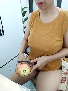 Mina luna online show from 23, 9, 2025