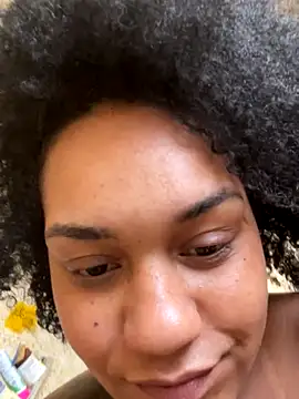 Snapshot of morenaluaa chatting on 15, 9, 2025 morenaluaa online show from 15, 9, 2025