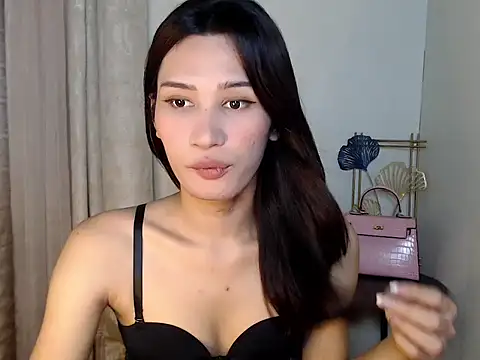 SerenaCortesi online show from 15, 12, 2025