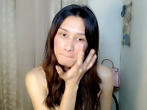 SerenaCortesi online show from 13, 4, 2026